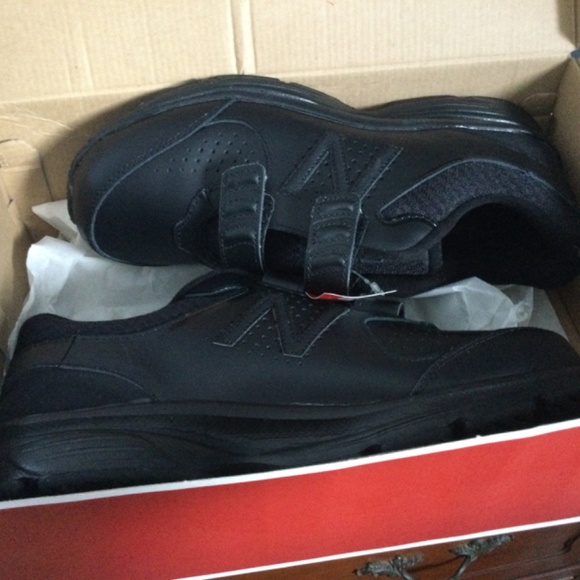 New Balance Men’s Leather Walking Shoes ..new in box main image 7